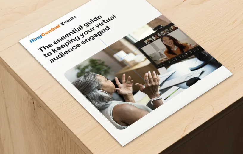 RingCentral Whitepaper: Eine Frau nimmt über die RingCentral App an einer virtuellen Konferenz teil.